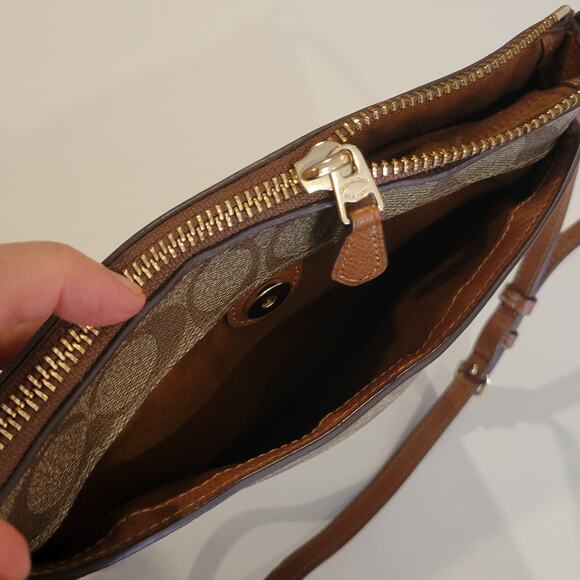 Discontinued Coach Purse Signature Cross Body Bag - Picture 6 of 9